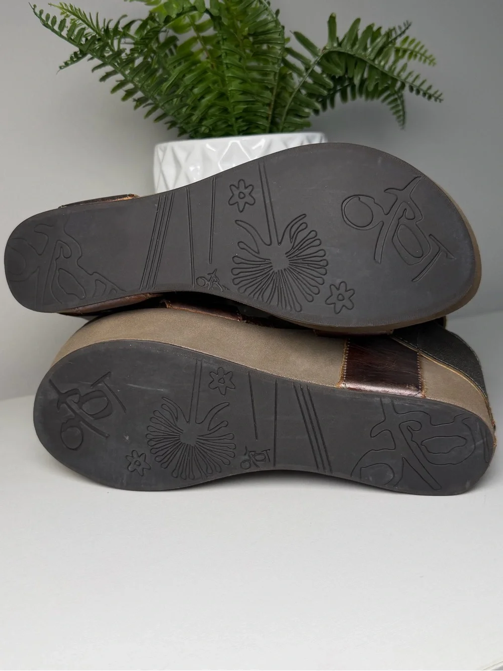 OTBT Women's Bushnell Wedge Sz 7M in Pewter/Bronze Leather